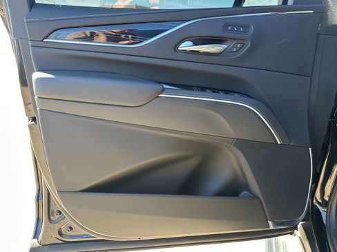 Used 2022 Cadillac Escalade ESV Sport w/ Touring Package image 9