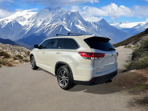 Certified 2018 Toyota Highlander XLE image 3