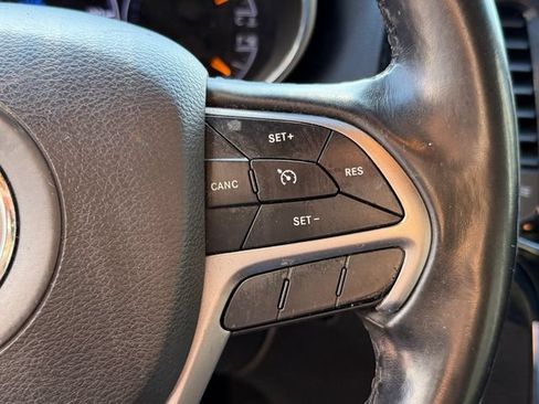 Used 2019 Jeep Grand Cherokee Laredo w/ Laredo X Package RWD image 23