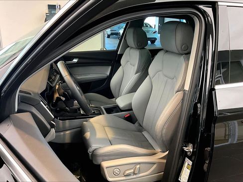 Certified 2025 Audi Q5 2.0T Premium Plus w/ Premium Plus Package image 8