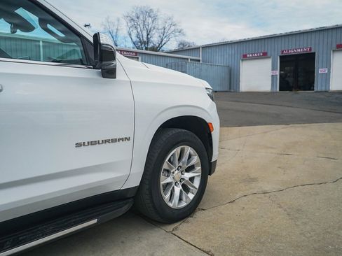 Used 2023 Chevrolet Suburban Premier image 28