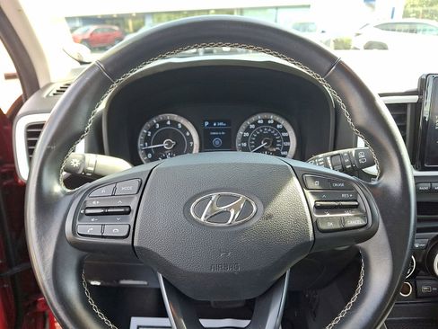 Certified 2022 Hyundai Venue Limited image 22