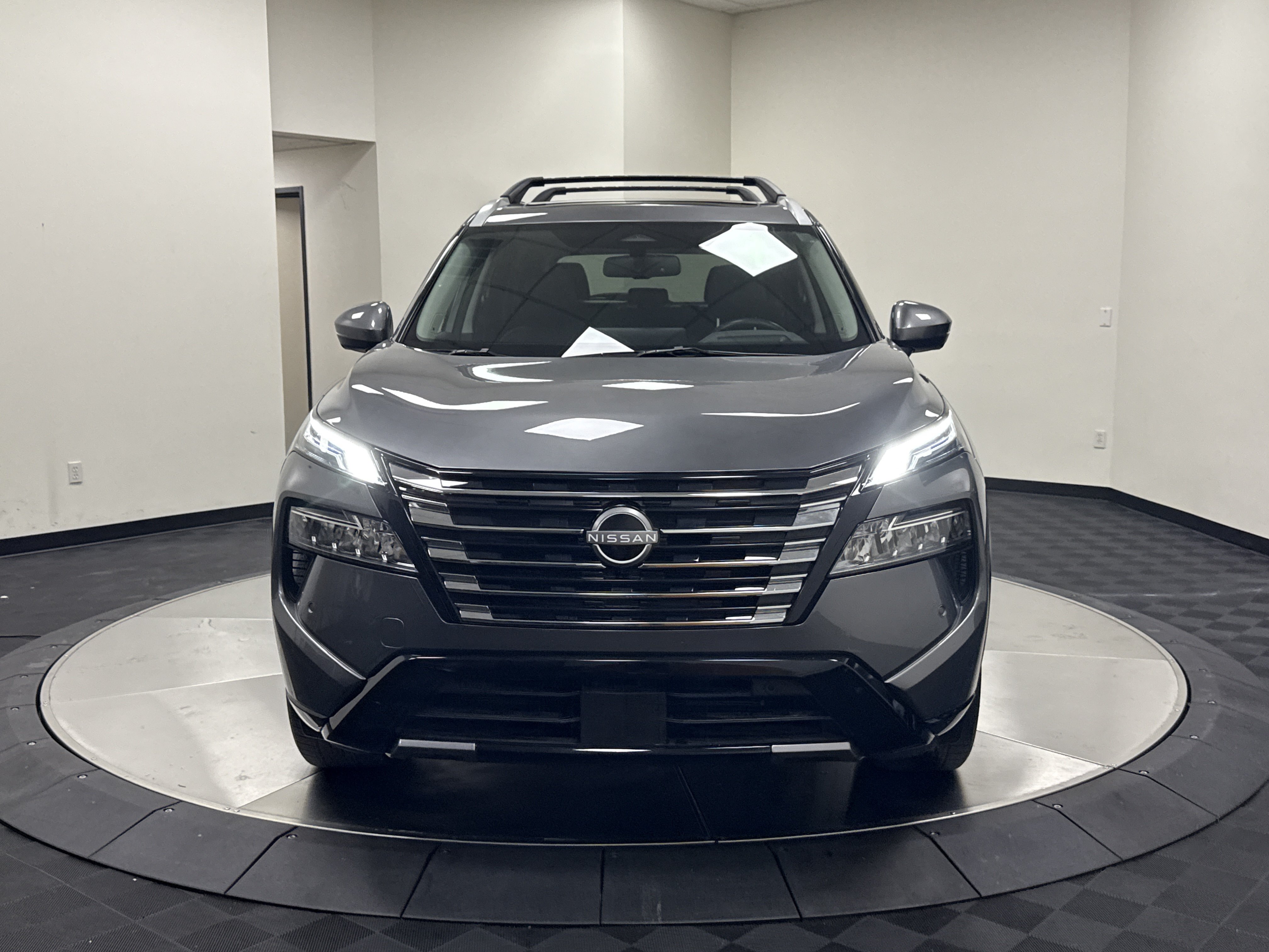 Used 2026 Nissan Rogue Platinum w/ Platinum Premium Package AWD/4WD image 3