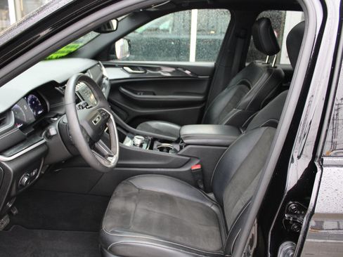 Certified 2023 Jeep Grand Cherokee L Laredo image 28