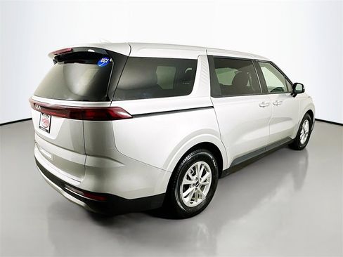 Certified 2022 Kia Carnival LX image 18