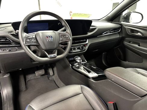 Certified 2025 Buick Envista Sport Touring image 26