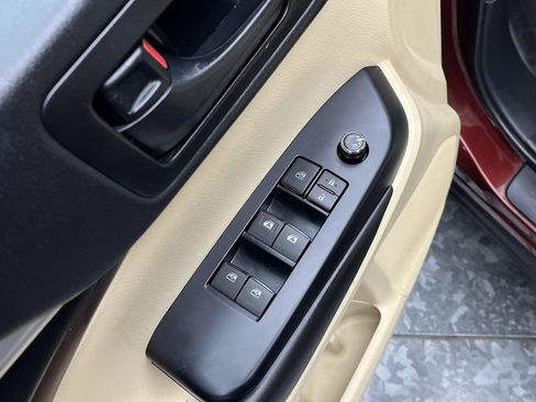 Used 2016 Toyota Highlander Plus AWD/4WD image 7