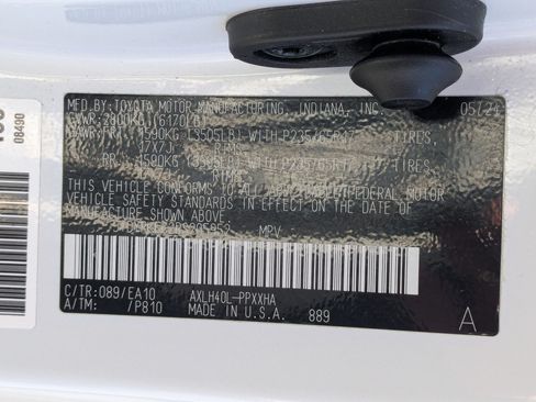 Used 2024 Toyota Sienna XLE FWD image 38