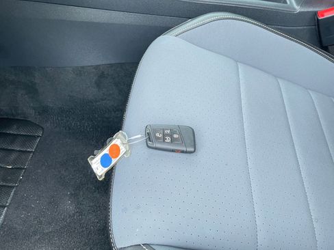 Used 2025 Volkswagen Jetta SE image 22