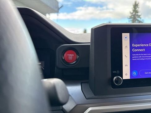 Used 2025 Toyota Tacoma TRD Off-Road image 31