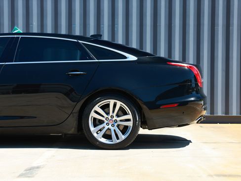 Used 2017 Jaguar XJ L Portfolio RWD image 31
