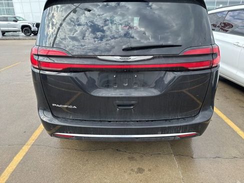 Used 2024 Chrysler Pacifica Touring-L image 22