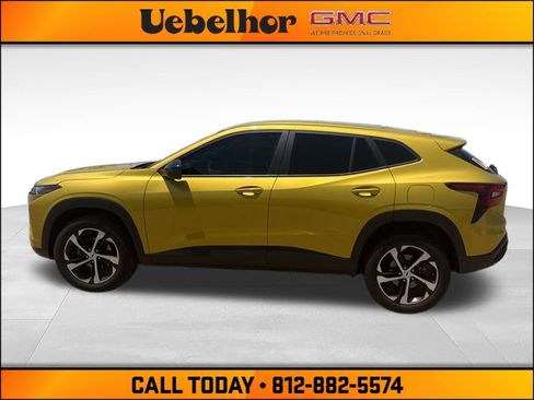 Used 2025 Chevrolet Trax RS FWD image 8