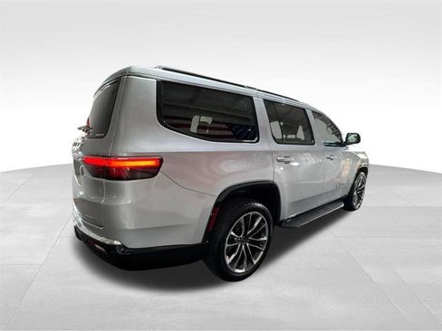 Used 2022 Jeep Wagoneer Series II w/ Premium Group I AWD/4WD image 5