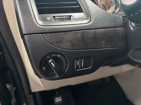 Used 2018 Dodge Grand Caravan SE FWD image 15