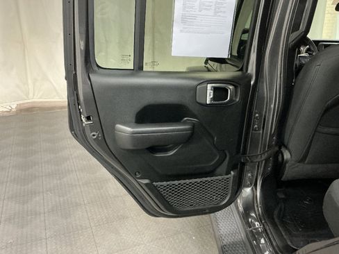 Used 2021 Jeep Gladiator Sport AWD/4WD image 25