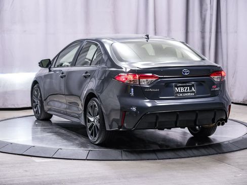 Used 2024 Toyota Corolla SE image 2