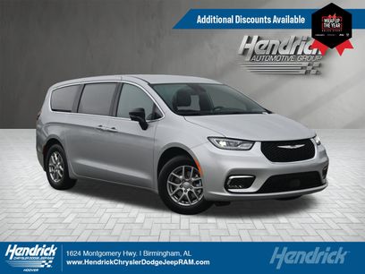 New 2026 Chrysler Pacifica Select