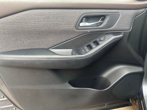 Used 2023 Nissan Rogue SV image 6