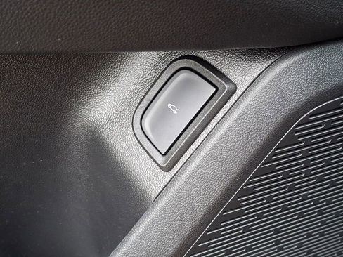 Used 2026 Chevrolet Equinox LT w/ Convenience Package II image 24