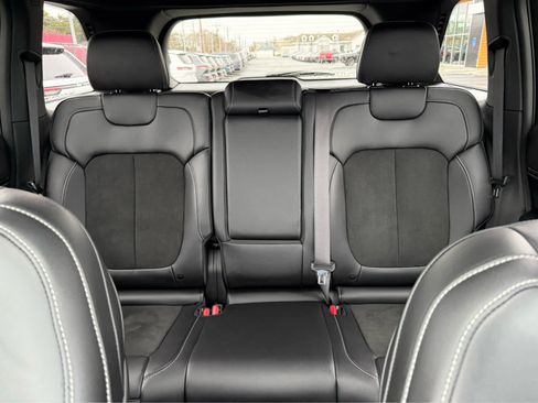 Used 2025 Jeep Grand Cherokee Altitude image 24