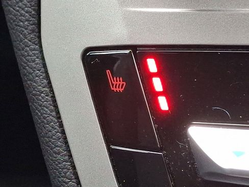 Used 2022 Ford Explorer XLT image 27