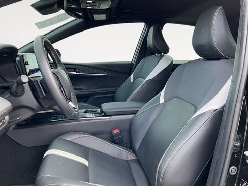 Used 2025 Toyota Camry SE image 13