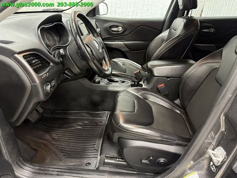 Used 2021 Jeep Cherokee Latitude Plus AWD/4WD image 23