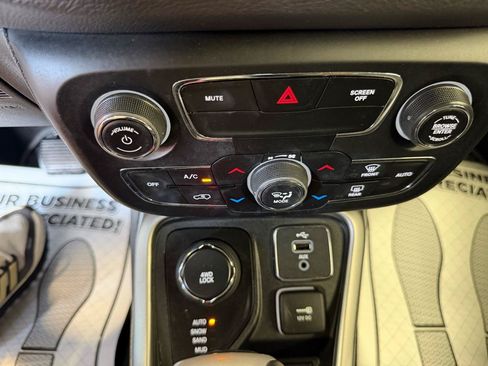 Used 2018 Jeep Compass Latitude w/ Popular Equipment Group AWD/4WD image 15