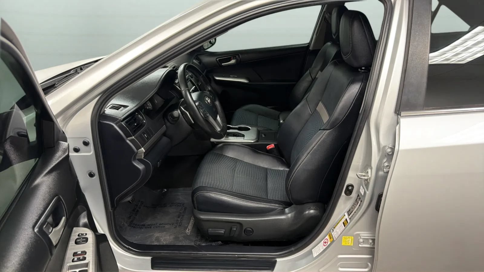 Used 2013 Toyota Camry SE FWD image 19