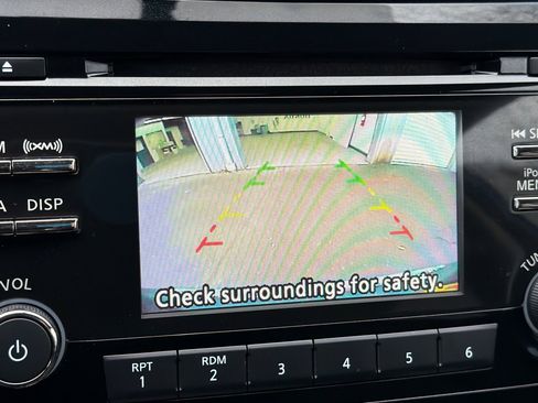 Used 2017 Nissan Rogue SV image 18