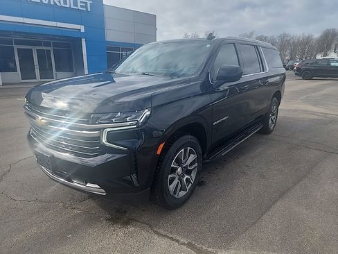 Used 2022 Chevrolet Suburban LT image 3