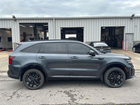 Used 2023 Kia Sorento SX AWD/4WD image 2