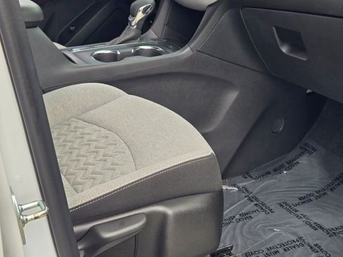 Used 2023 Chevrolet Equinox LT w/ Driver Convenience Package image 6