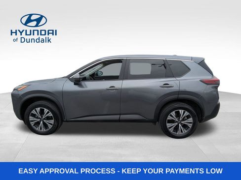 Used 2022 Nissan Rogue SV FWD image 2