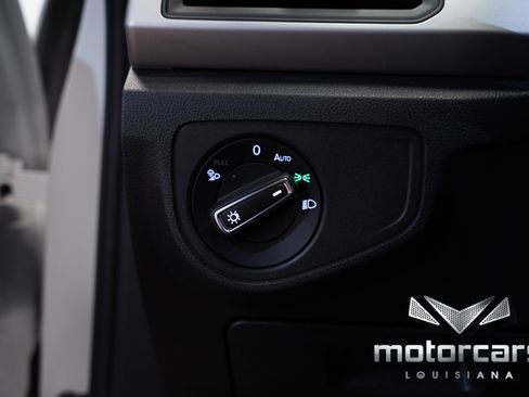 Used 2021 Volkswagen Atlas Cross Sport SE w/ 20" Black Wheels Package image 36