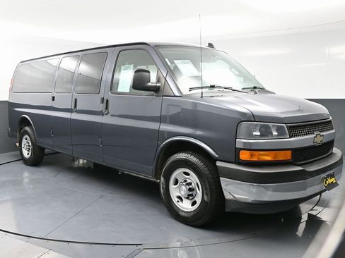 Used 2017 Chevrolet Express 3500 LT w/ LT Preferred Equipment Group image 2