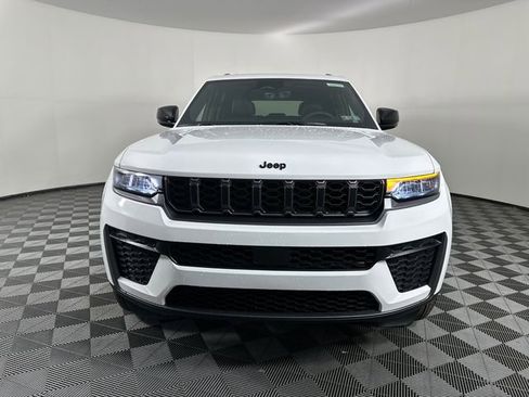 New 2026 Jeep Grand Cherokee Laredo image 11