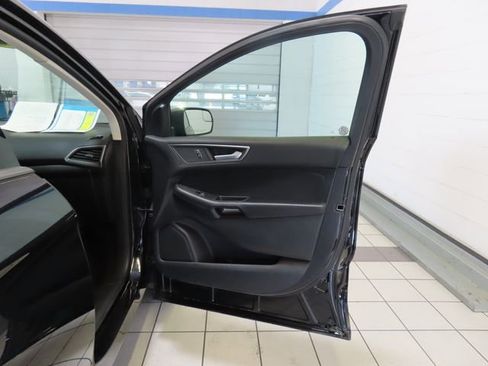 Used 2018 Ford Edge SE FWD image 25
