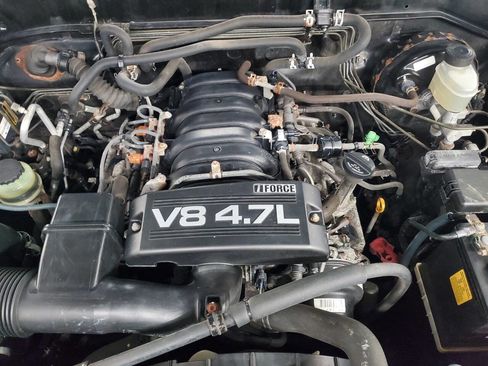 Used 2005 Toyota Sequoia SR5 image 4