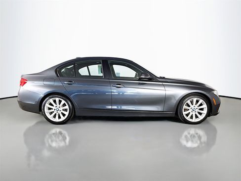 Used 2017 BMW 320i Sedan image 8