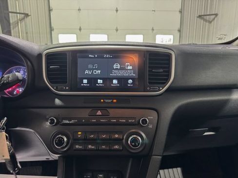 Used 2020 Kia Sportage LX AWD/4WD image 15