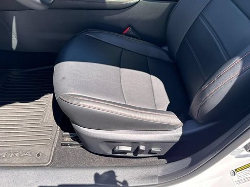 Used 2025 Nissan Sentra SR w/ SR Premium Package FWD image 15