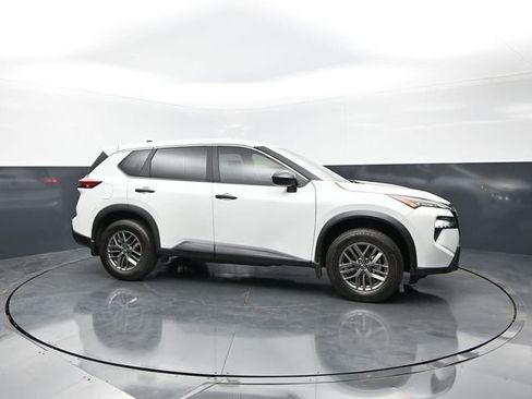 Certified 2025 Nissan Rogue S FWD image 6