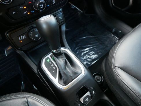 Used 2023 Jeep Renegade Limited image 24