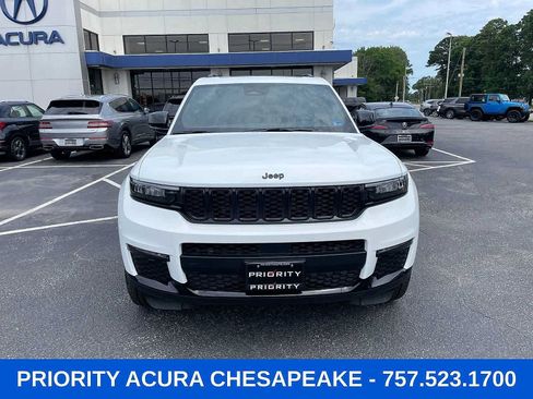 Used 2025 Jeep Grand Cherokee L Limited w/ Black Appearance Package AWD/4WD image 8