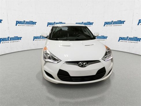 Used 2013 Hyundai Veloster image 3