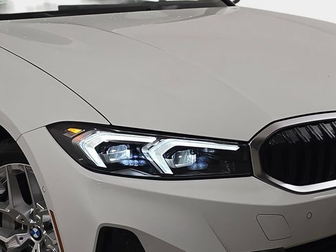 Used 2025 BMW 330i xDrive Sedan w/ Premium Package AWD/4WD image 36