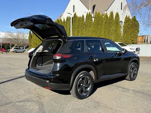 Used 2024 Nissan Rogue SV image 8