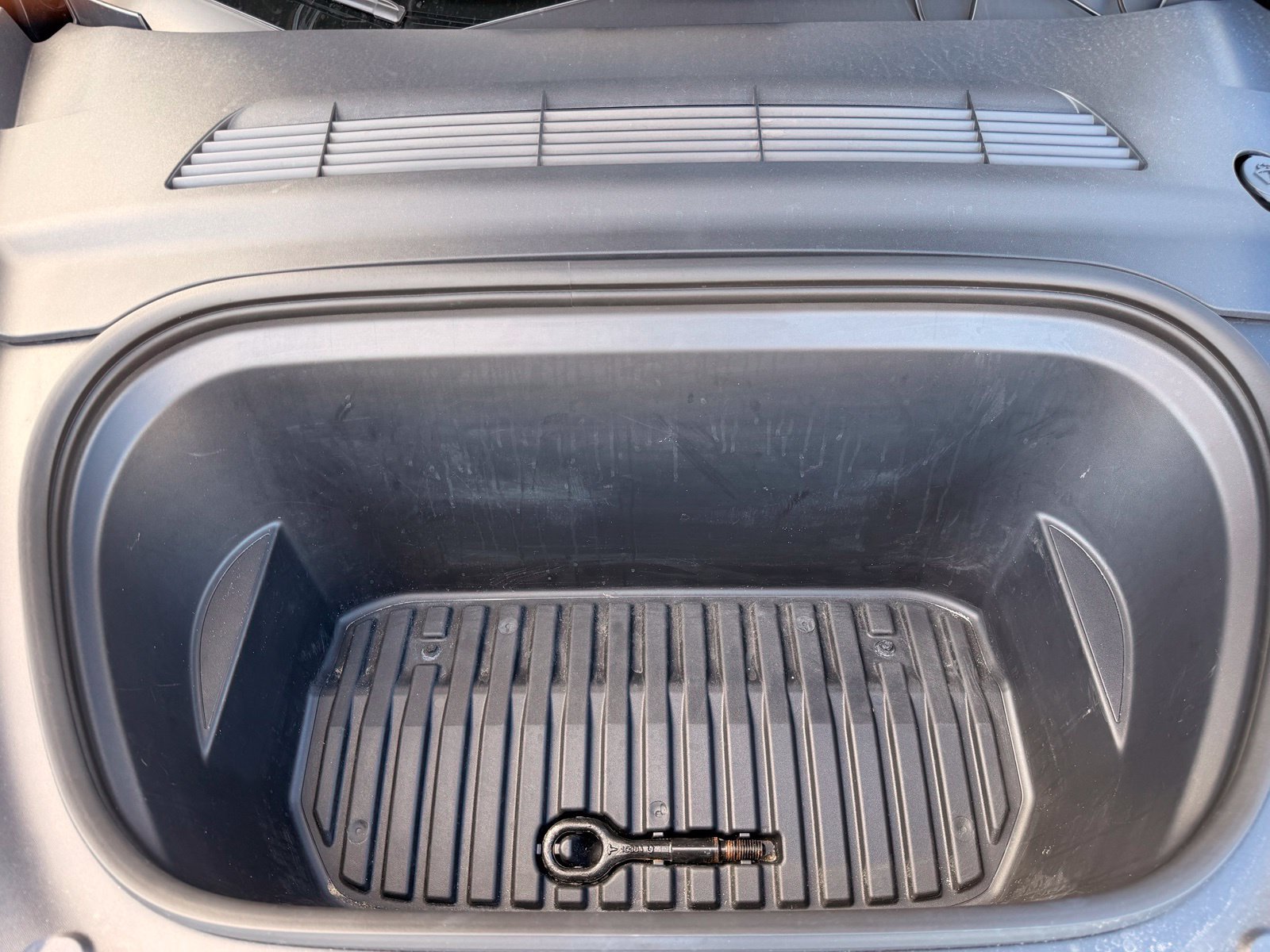 Used 2024 Tesla Model Y Long Range RWD image 50